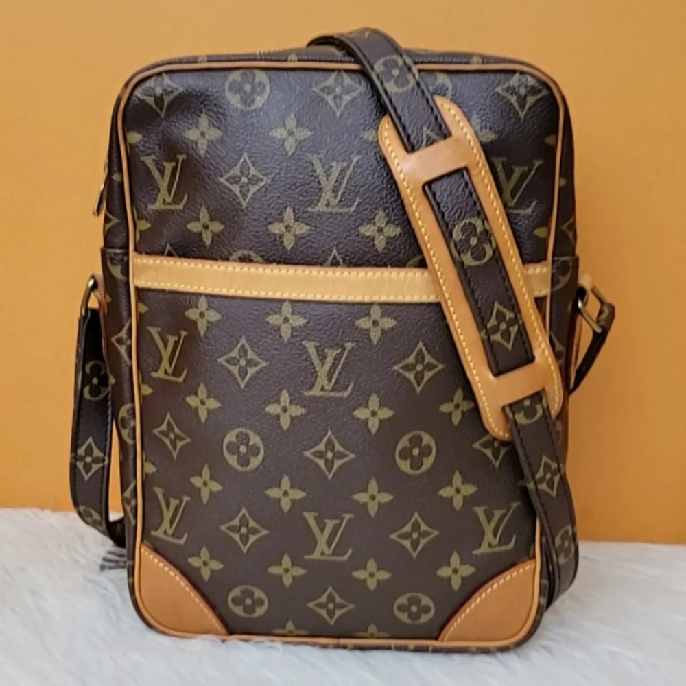 ππ₯Rare π₯π π―%Authentic Louis Vuitton Danube MM Crossbody Bag Monogram Canvas - Picture 11 of 16